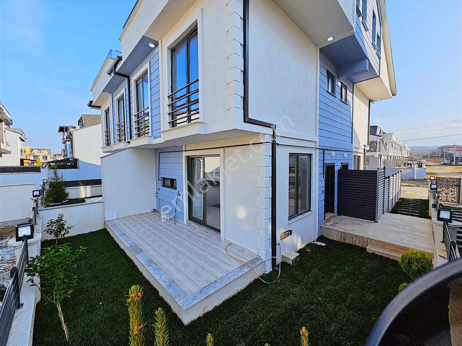 Denize Yürüme Mesafesinde, 3+1 Yerden Isıtmalı Bahçeli Villa - Görsel 17