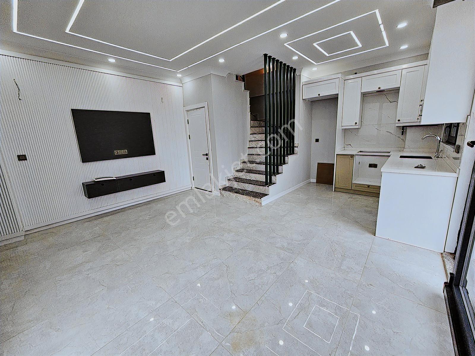 Denize Yürüme Mesafesinde, 3+1 Yerden Isıtmalı Bahçeli Villa - Görsel 26