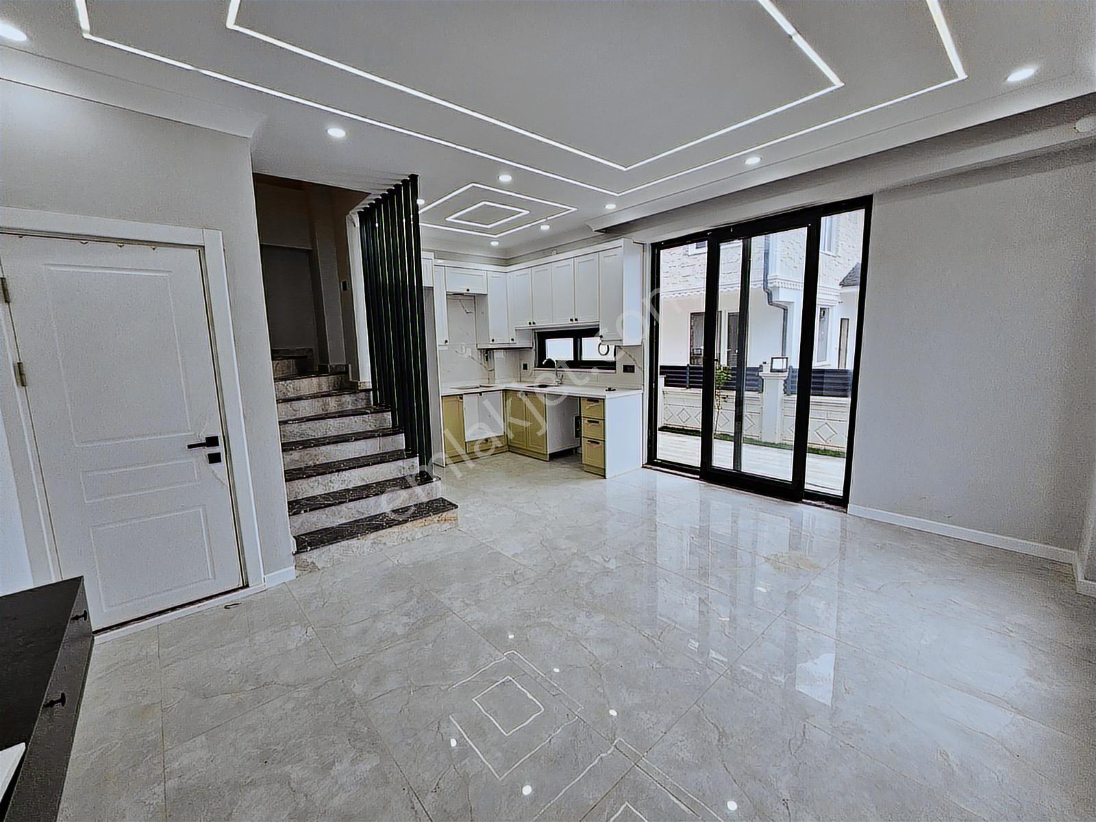 Denize Yürüme Mesafesinde, 3+1 Yerden Isıtmalı Bahçeli Villa - Görsel 19