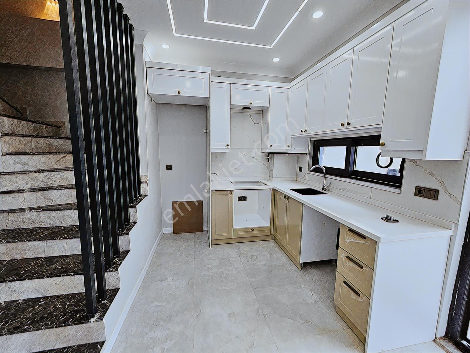 Denize Yürüme Mesafesinde, 3+1 Yerden Isıtmalı Bahçeli Villa - Görsel 6