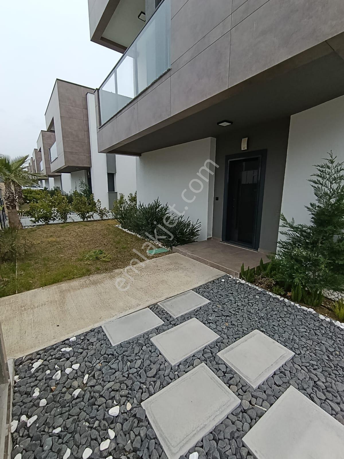 Devamlı Kiralık Havuzlu Sitede Müstakil Villa Komple Eşyalı - Görsel 31