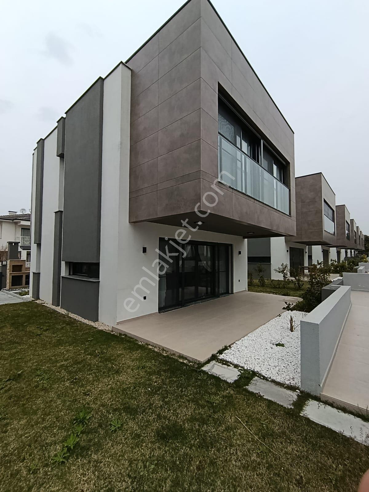 Devamlı Kiralık Havuzlu Sitede Müstakil Villa Komple Eşyalı - Görsel 32