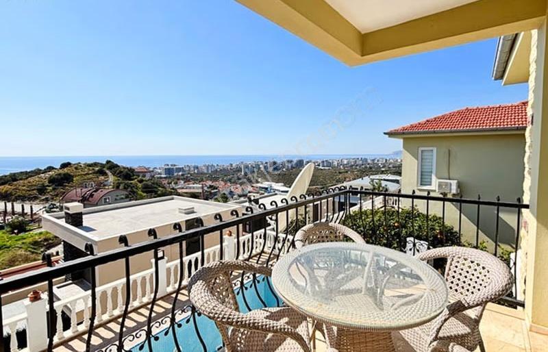 Kargıcak Alanyada Panoramik Deniz Manzaralı Havuzlu 3+1 Villa - Görsel 14