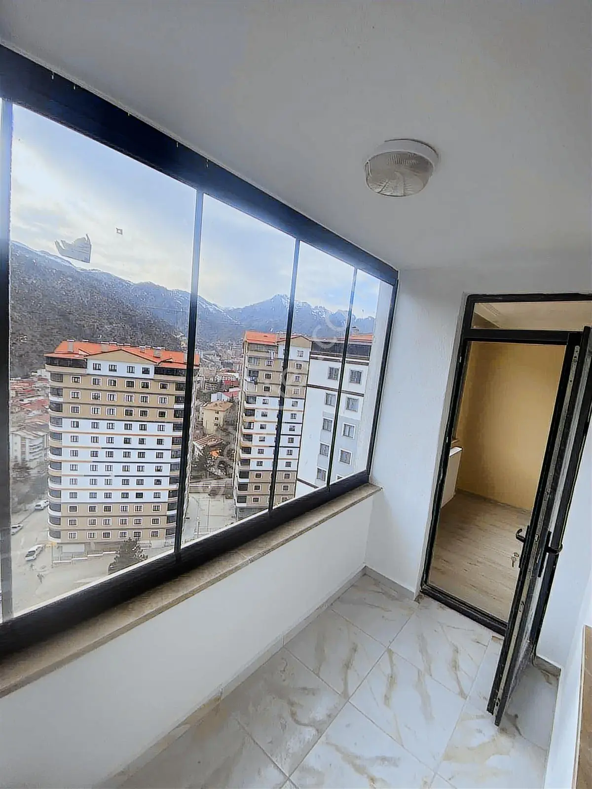 2y Duman Emlak'tan Manzaralı Güneş Alan Yeni 3+1 Kiralık Daire - Görsel 4