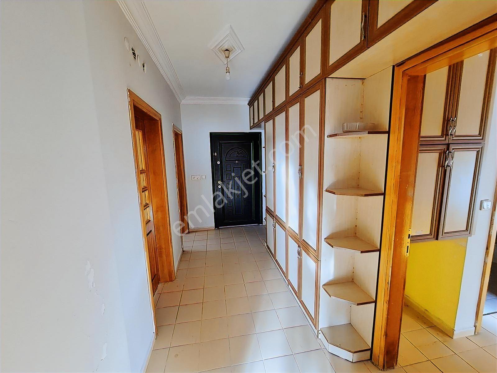 Uğur Emlak'tan Selçuk Tıp Fakültesi Karşısında 3+1 Kiralık Daire