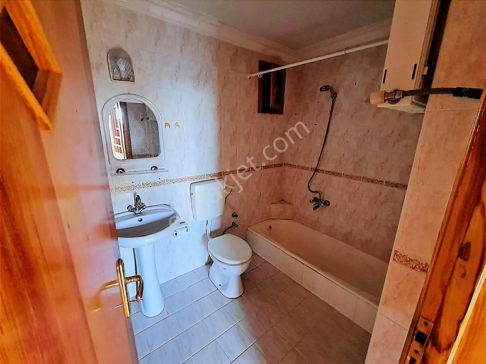 Uğur Emlak'tan Selçuk Tıp Fakültesi Karşısında 3+1 Kiralık Daire - Görsel 9
