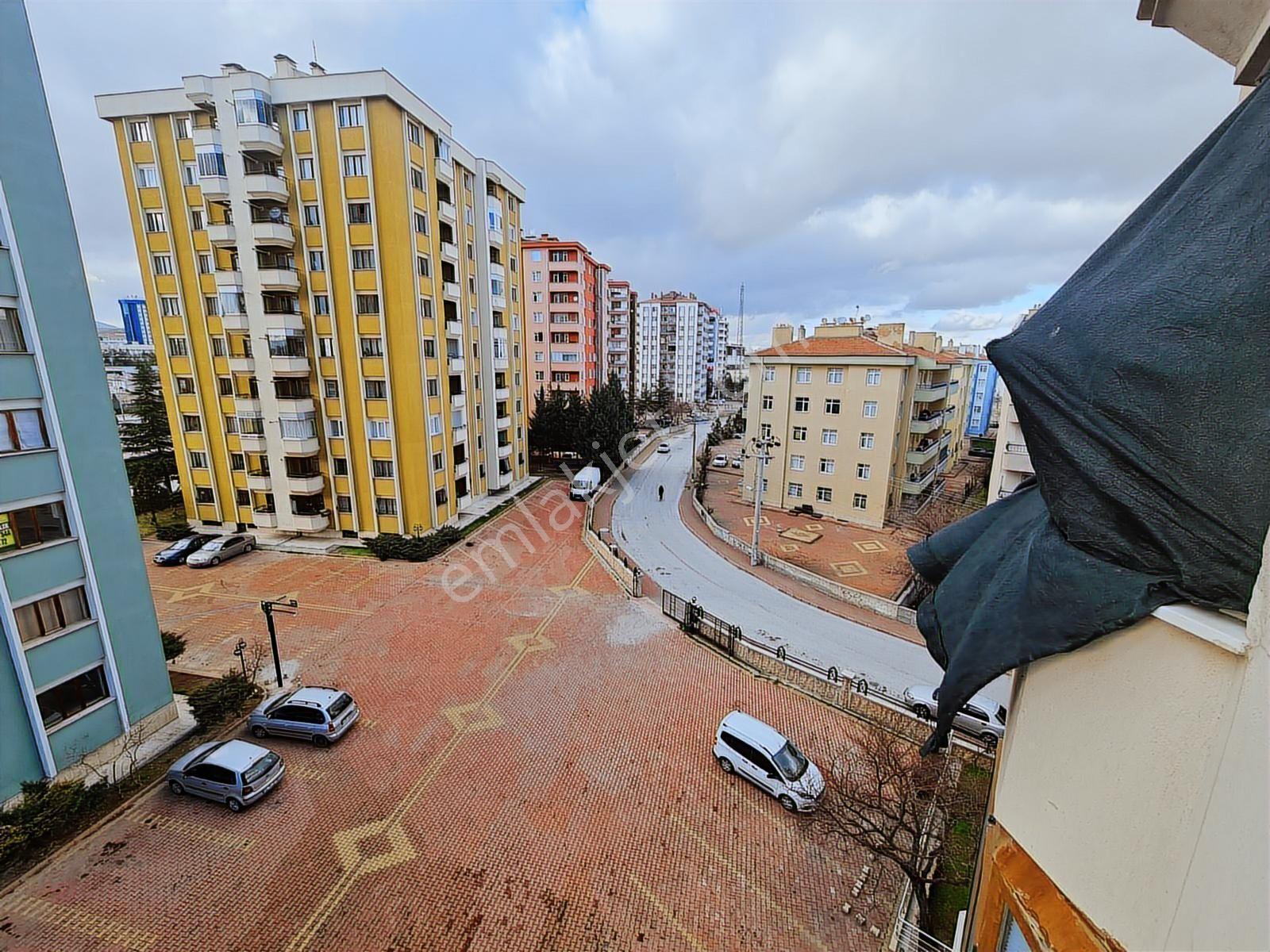 Uğur Emlak'tan Selçuk Tıp Fakültesi Karşısında 3+1 Kiralık Daire - Görsel 19