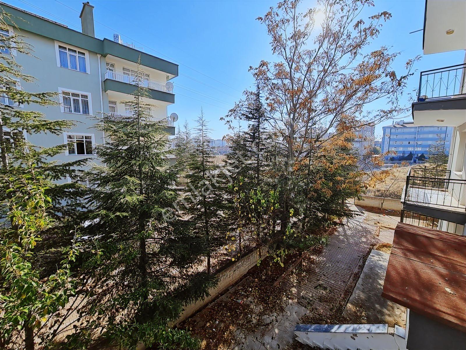 S.ü Kampüs Girişi Üst Geçit Karşısında Uygun Kiralık Daire
