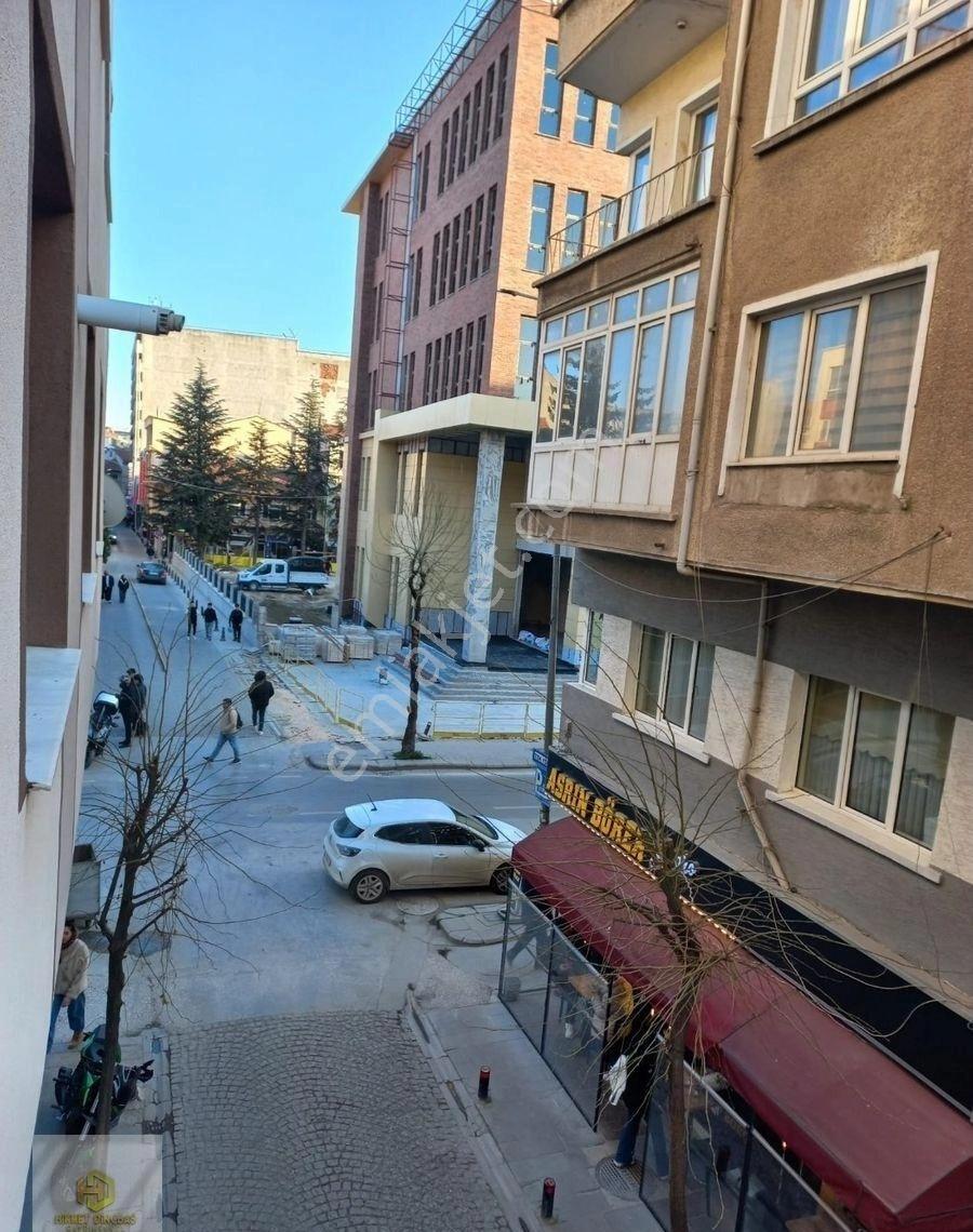 İstiklal Mahallesinde Şair Fuzuli Caddesi Köşe Kiralık 3+1 Daire - Görsel 11
