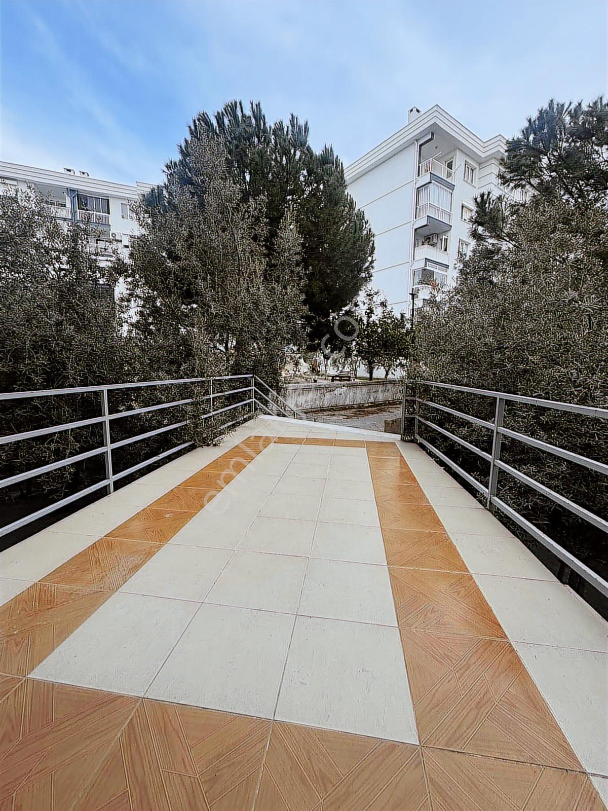 Kuşadası Kadınlar Denizi'nde 3 + 1 Satılık Daire
