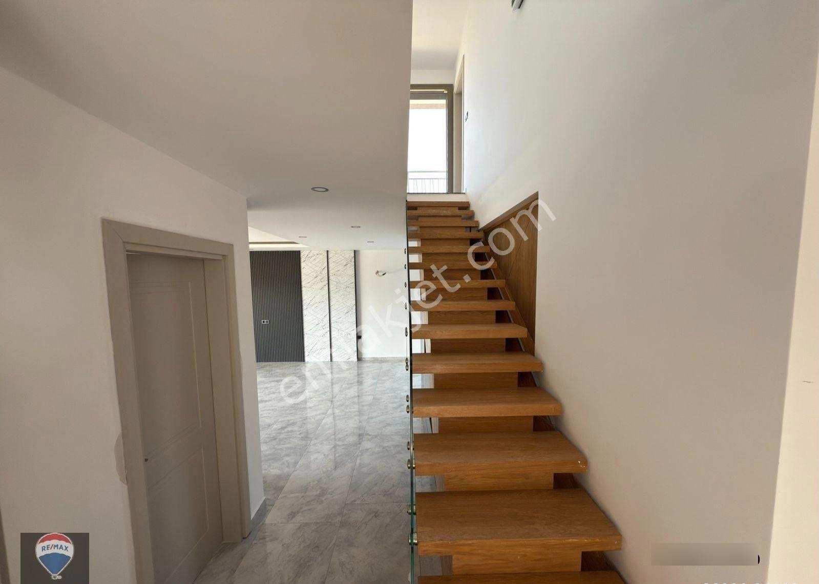 Kuşadası Denize Yakın Sierra Sitesi'nde Müstakil 4+1 Villa - Görsel 24
