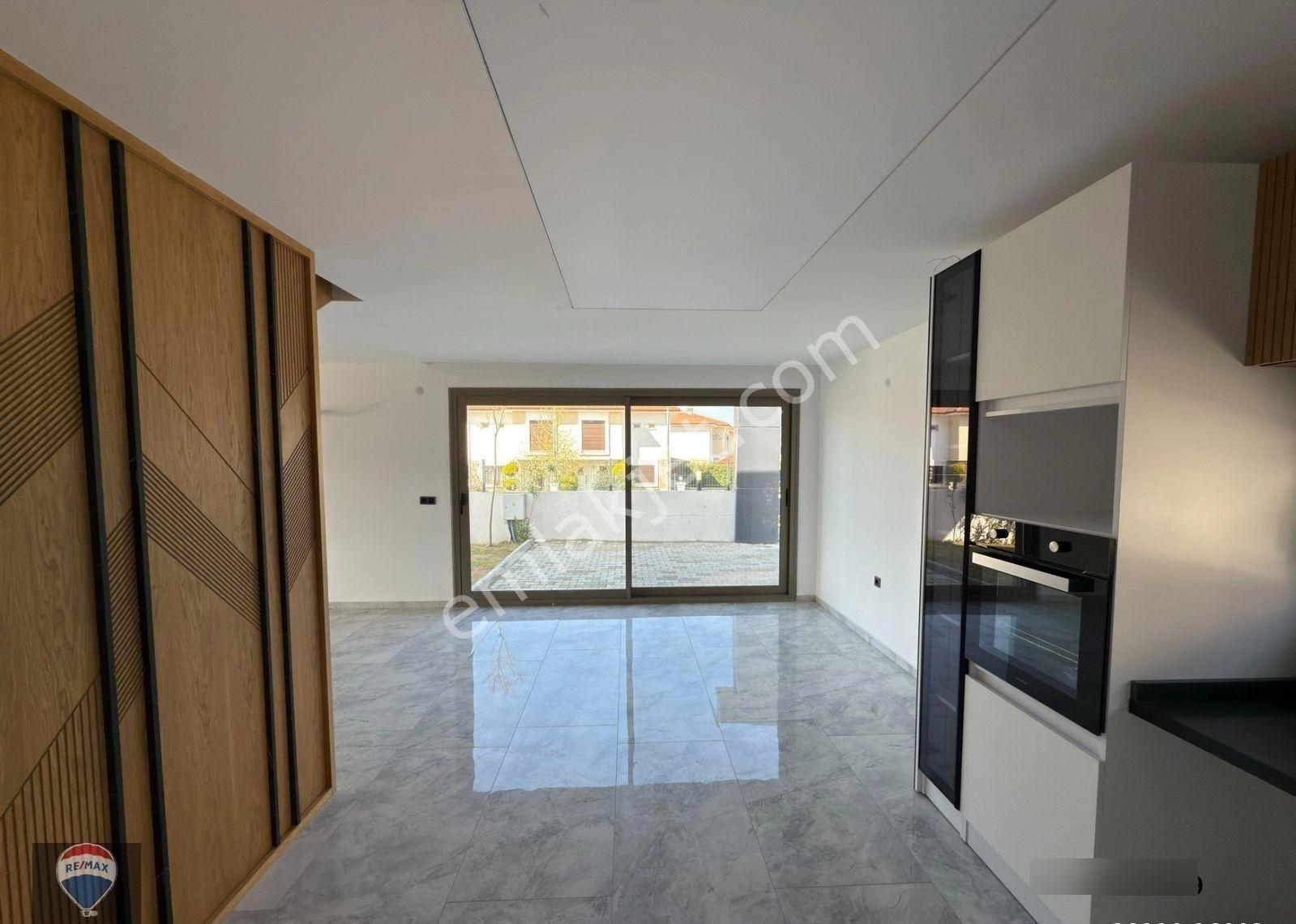 Kuşadası Denize Yakın Sierra Sitesi'nde Müstakil 4+1 Villa - Görsel 17