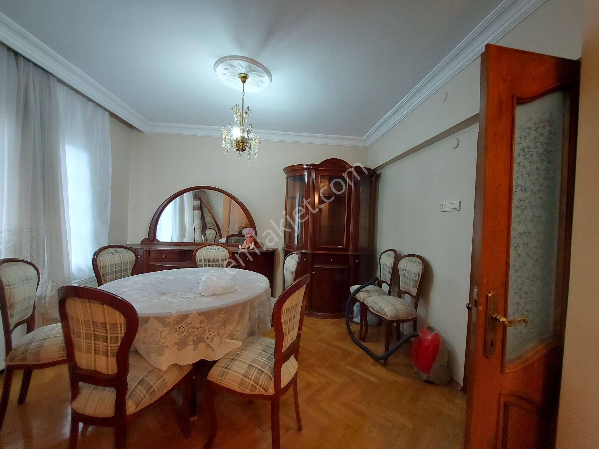 Büyükçekmece Cumhuriyet Mahallesi'nde Deniz Manzaralı 5+2 Geniş Yaşamlı Satılık Villa - Görsel 4