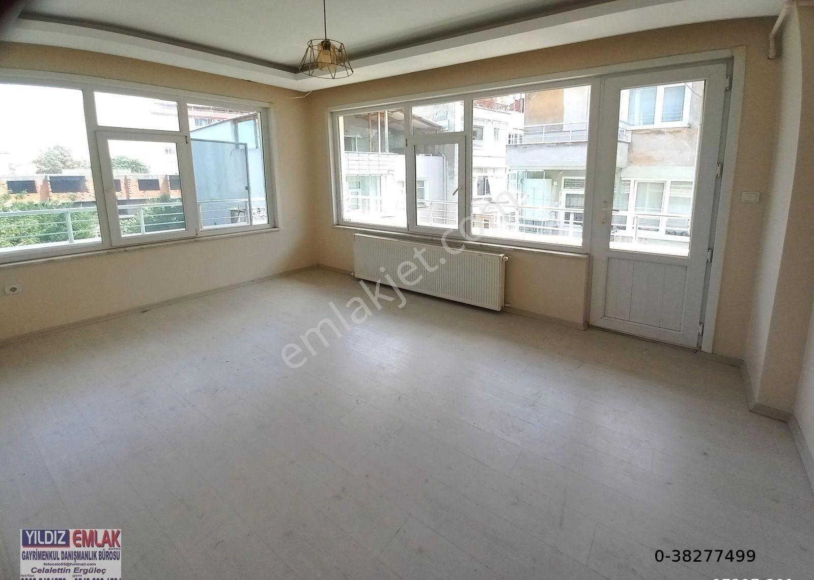 Gençlik Caddesi Kenarında 2+1 İçi Ful Yapılı Doğalgazlı 2 Nci Kat 110 M2 Dairemiz Satılıktır..