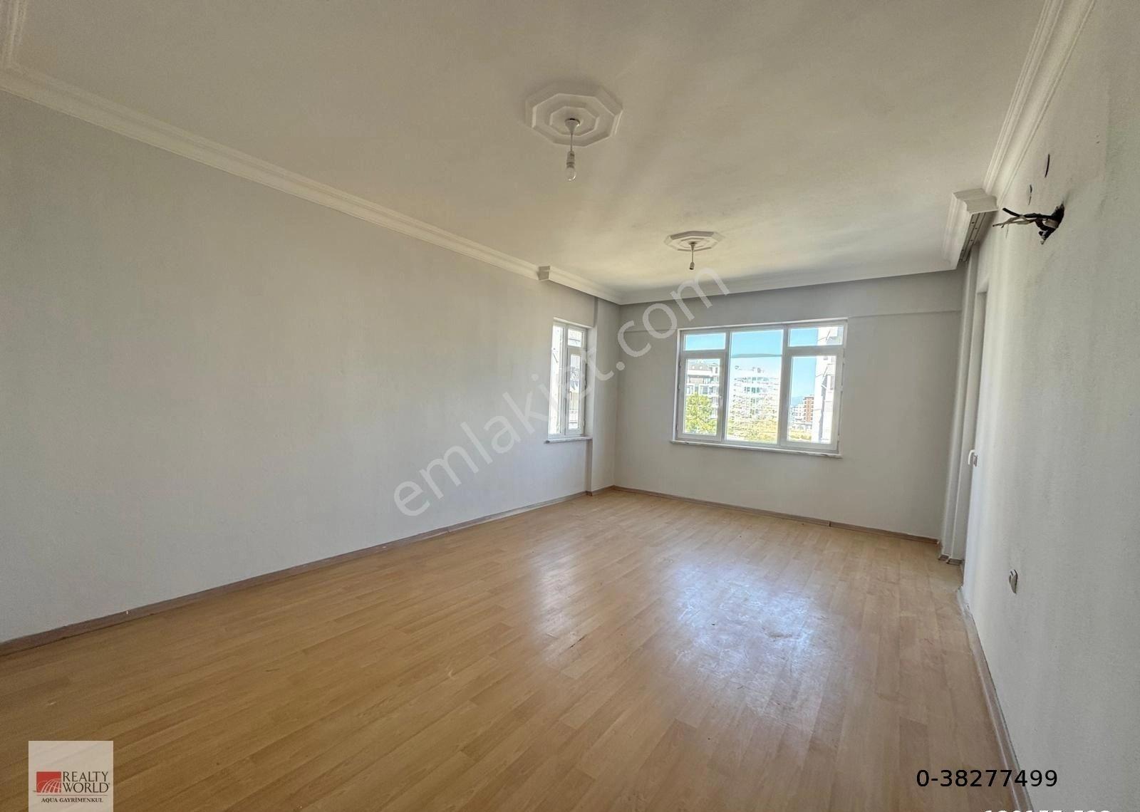 Antalya Çankaya Mahallesinde Site İçerisinde Satılık 3+1 Daire