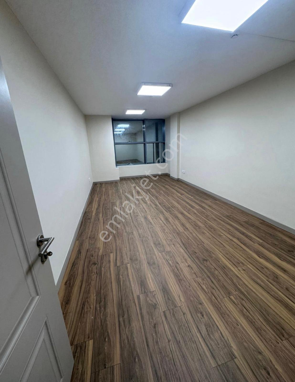 Üsküdar Merkezde Yektaş Plazada Seçenekli Kiralık Ofisler - Görsel 4
