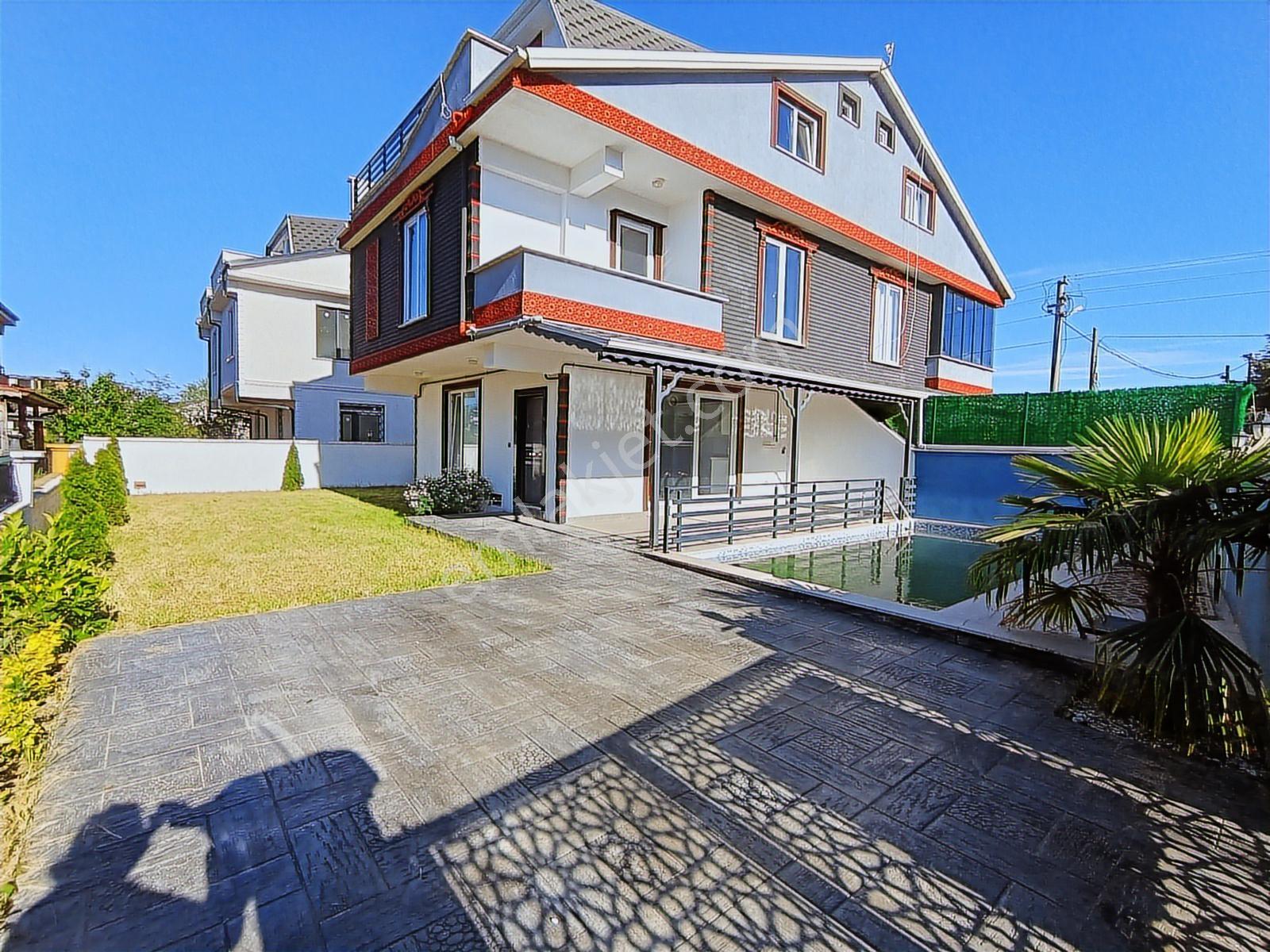 Deniz'den 4+1 Merkezi Konumda, Havuzlu, Geniş Bahçeli Villa - Görsel 29