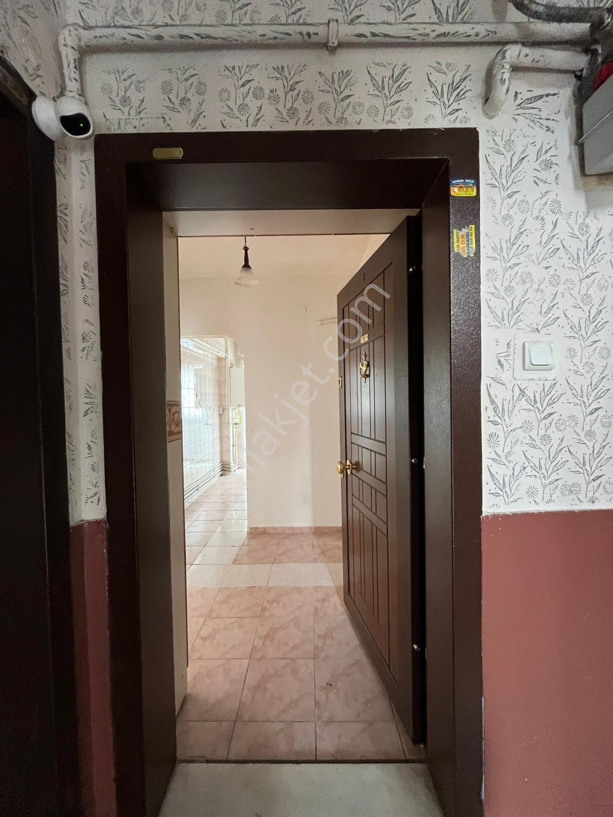 Sincan Merkeze Yakın Kiralık Daire 2+1 Ara Katta - Görsel 3
