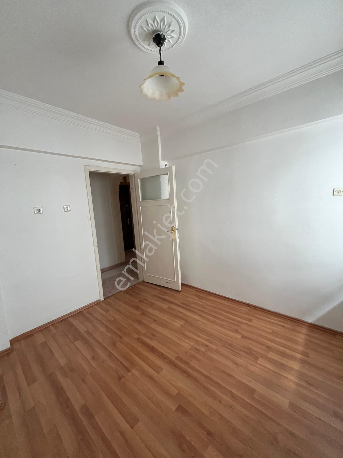 Sincan Merkeze Yakın Kiralık Daire 2+1 Ara Katta - Görsel 10