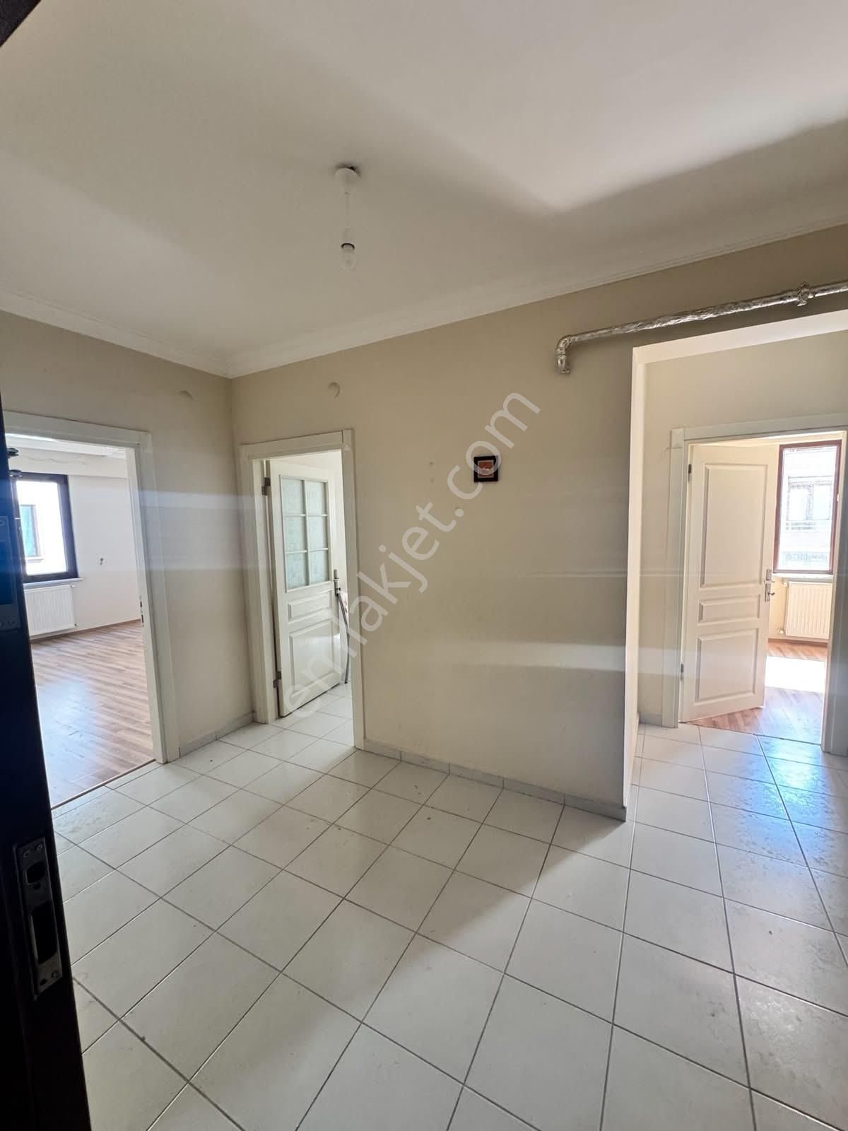 Merkezi Konumda 3+1 Kiralık Daire - Görsel 6