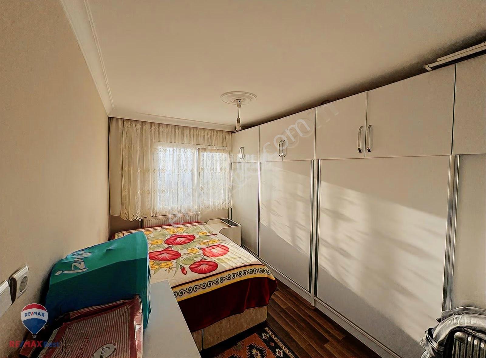 33 Çiğli Evka 5 Merkez'de Tadilatlı 3+1 Satılık Daire - Görsel 6