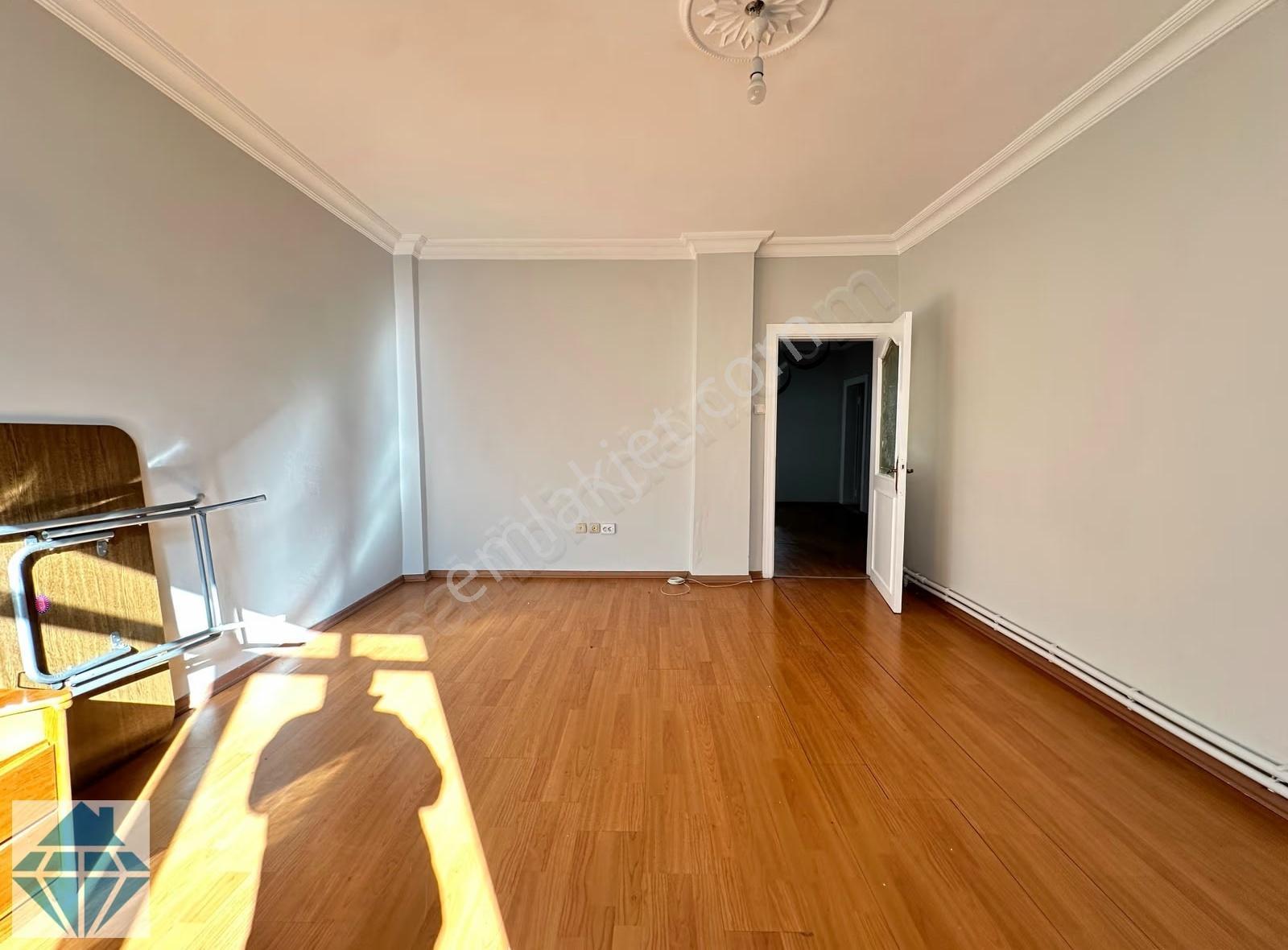Ayazağa'da Ulaşıma Yakın 2. Kat Balkonlu 110m² Fırsat 2+1 - Görsel 2