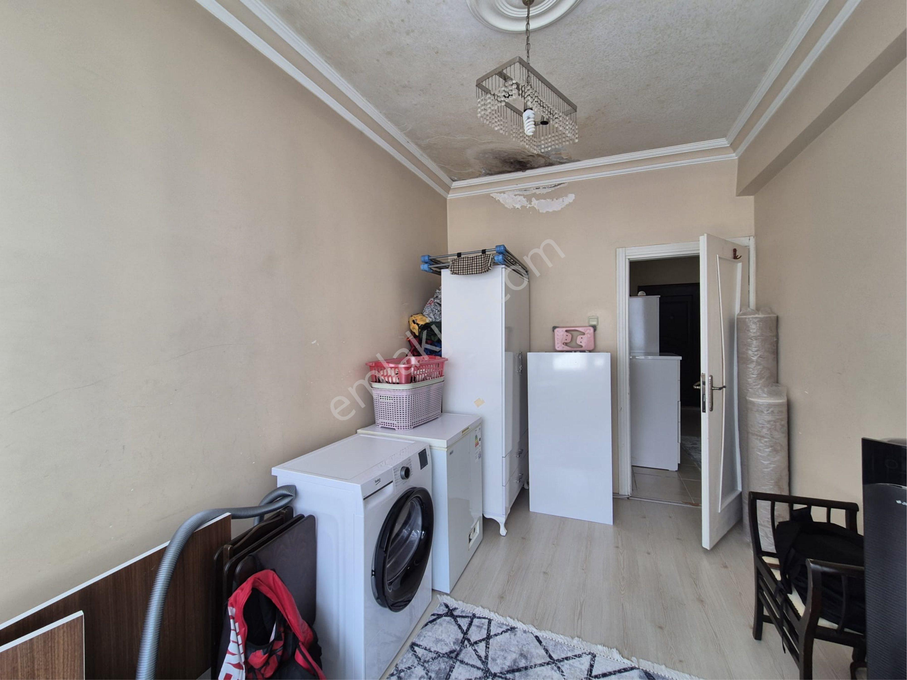 Ciftlik Mahallesinde İci Temiz Satılık Daire