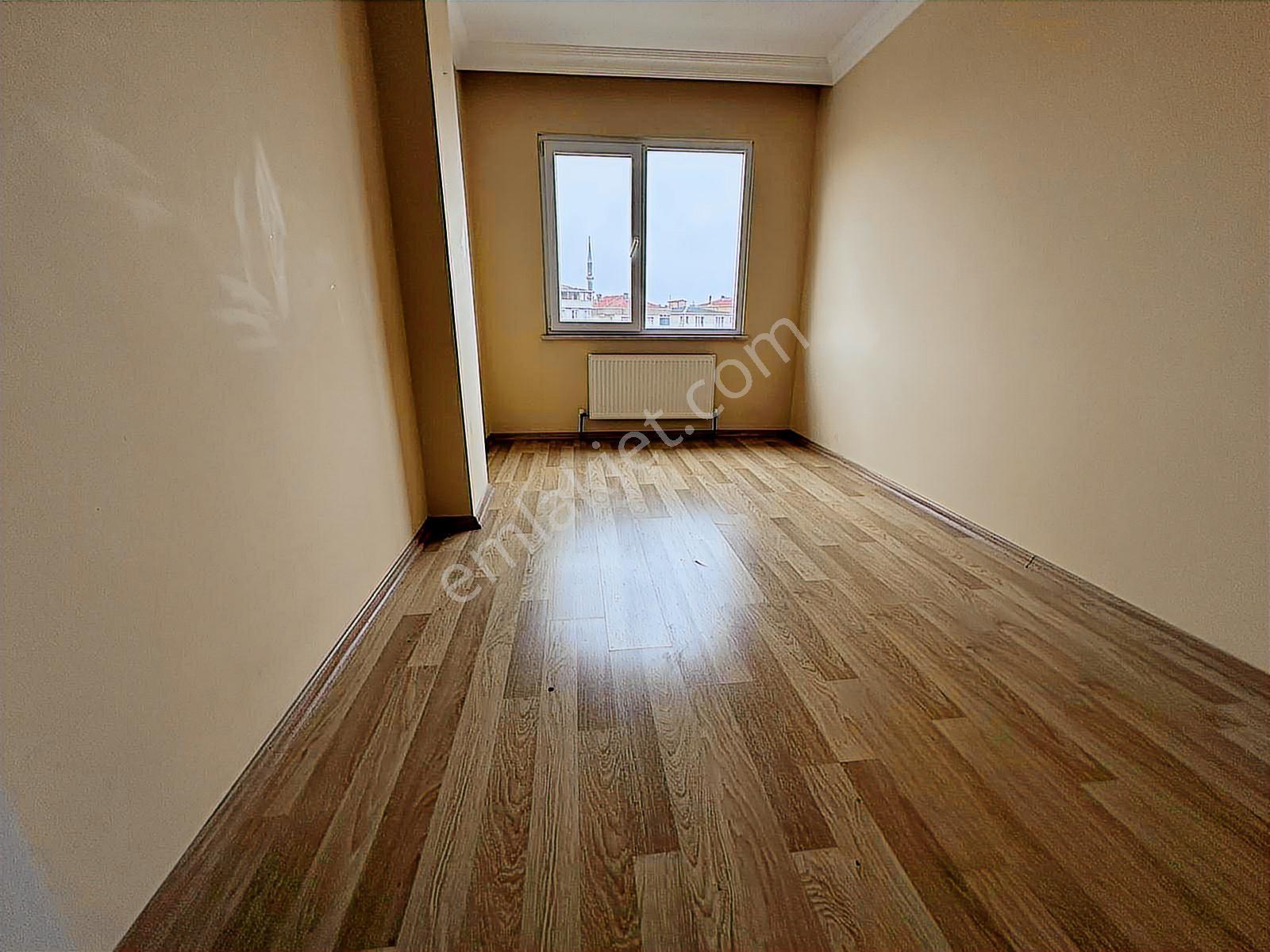 Ergüven Gayrimenkul Den 5+2 Tepe Üstü Meydanda Kapal Otoparklı - Görsel 21