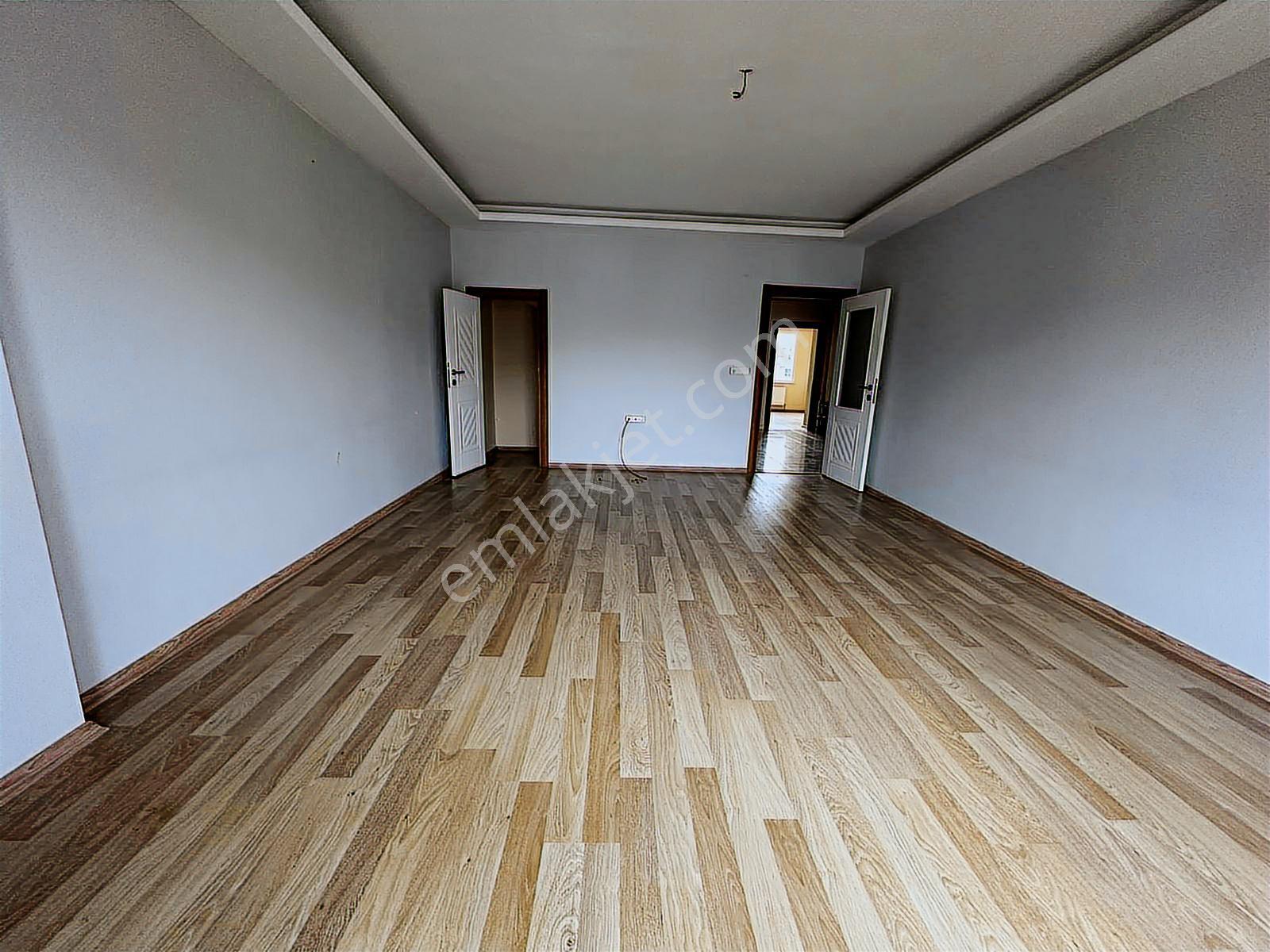 Ergüven Gayrimenkul Den 5+2 Tepe Üstü Meydanda Kapal Otoparklı - Görsel 9