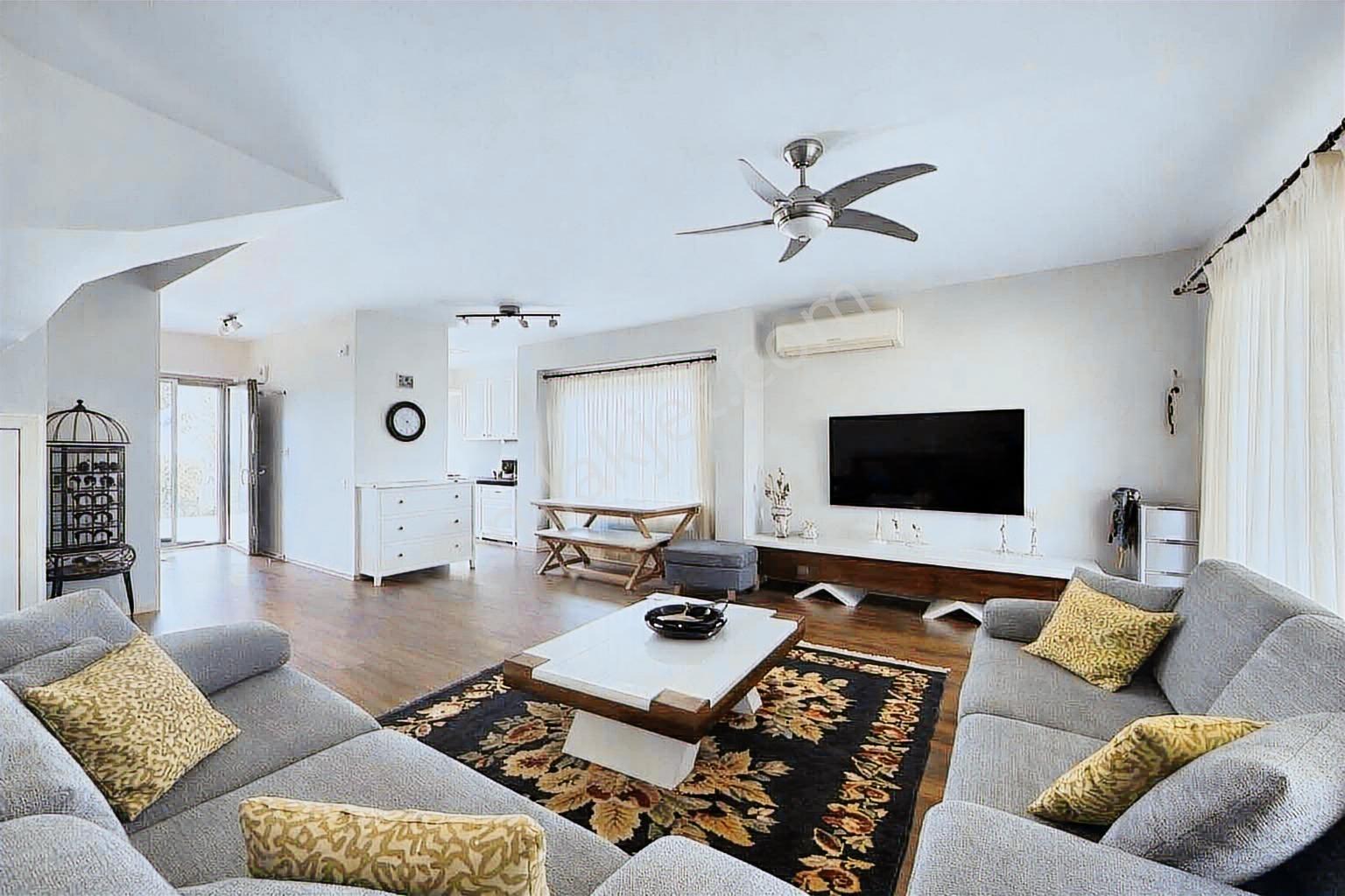 Çeşme Şifne'de Denize 700m Satılık Dubleks Villa - Görsel 23