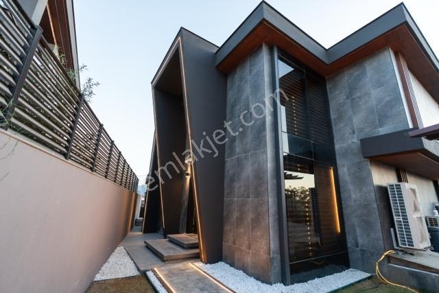 Kuşadası Soğucak'ta Full Deniz Manzaralı , Eşyalı Fırsat Villa - Görsel 12