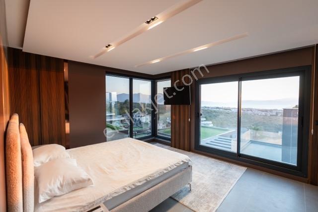 Kuşadası Soğucak'ta Full Deniz Manzaralı , Eşyalı Fırsat Villa - Görsel 26