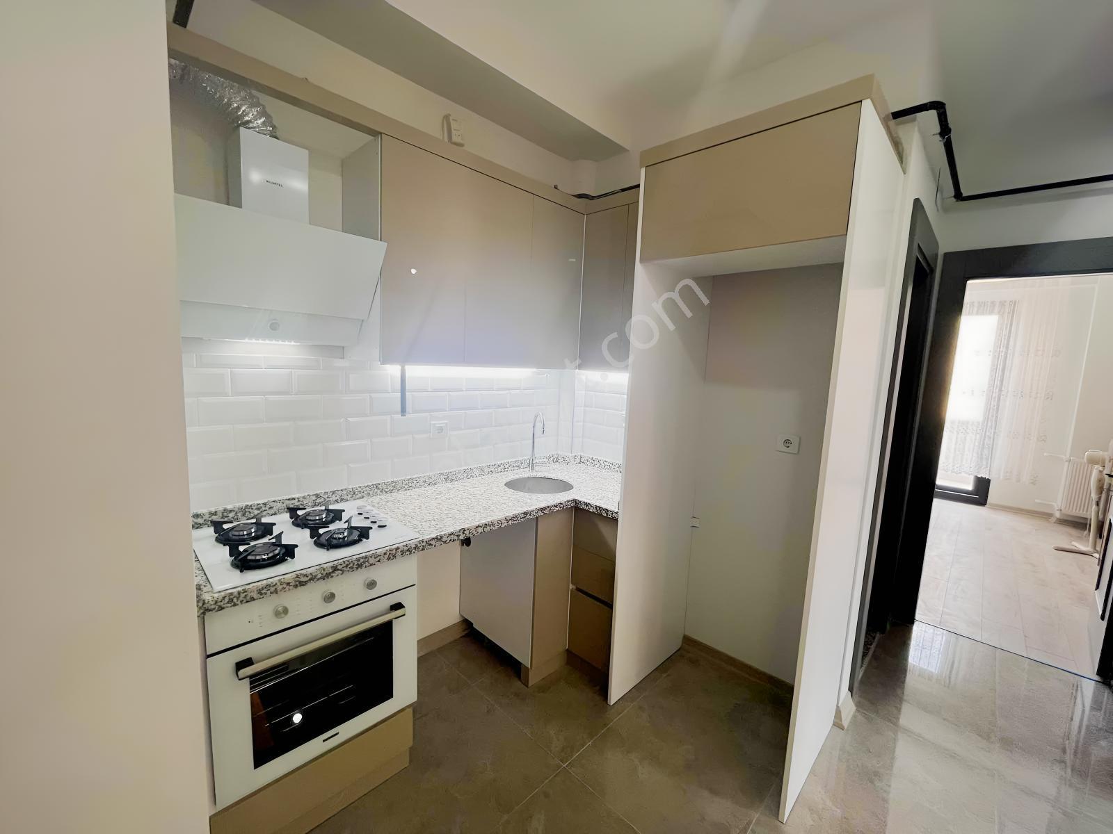 Üniversite Cad. Teraslı Sıfır Kombili 2+1 Daire - Görsel 16
