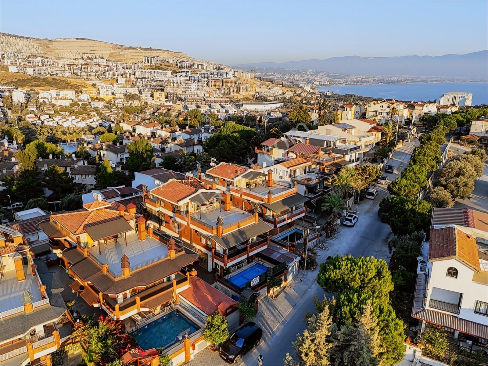 Kuşadası Kadınlar Denizinde 5 Oda 2 Salon Dev Villa
