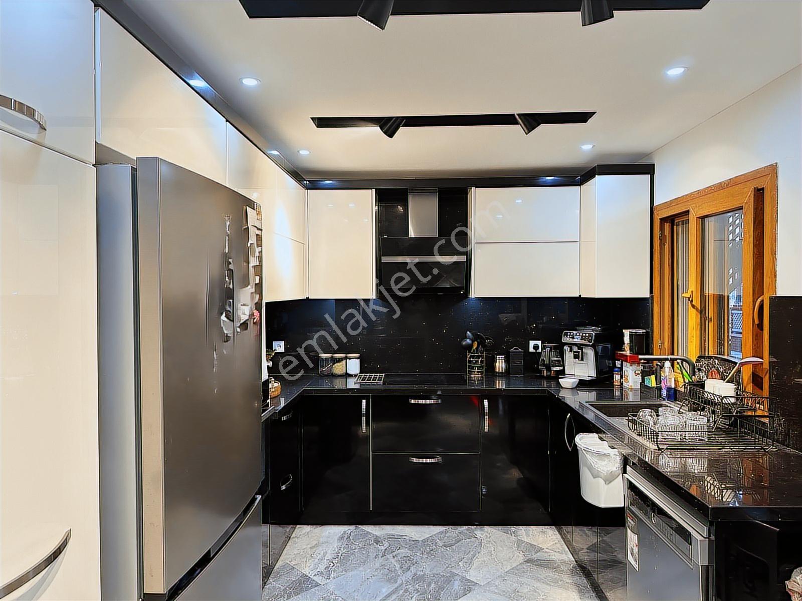 Kuşadası Kadınlar Denizinde 5 Oda 2 Salon Dev Villa - Görsel 14