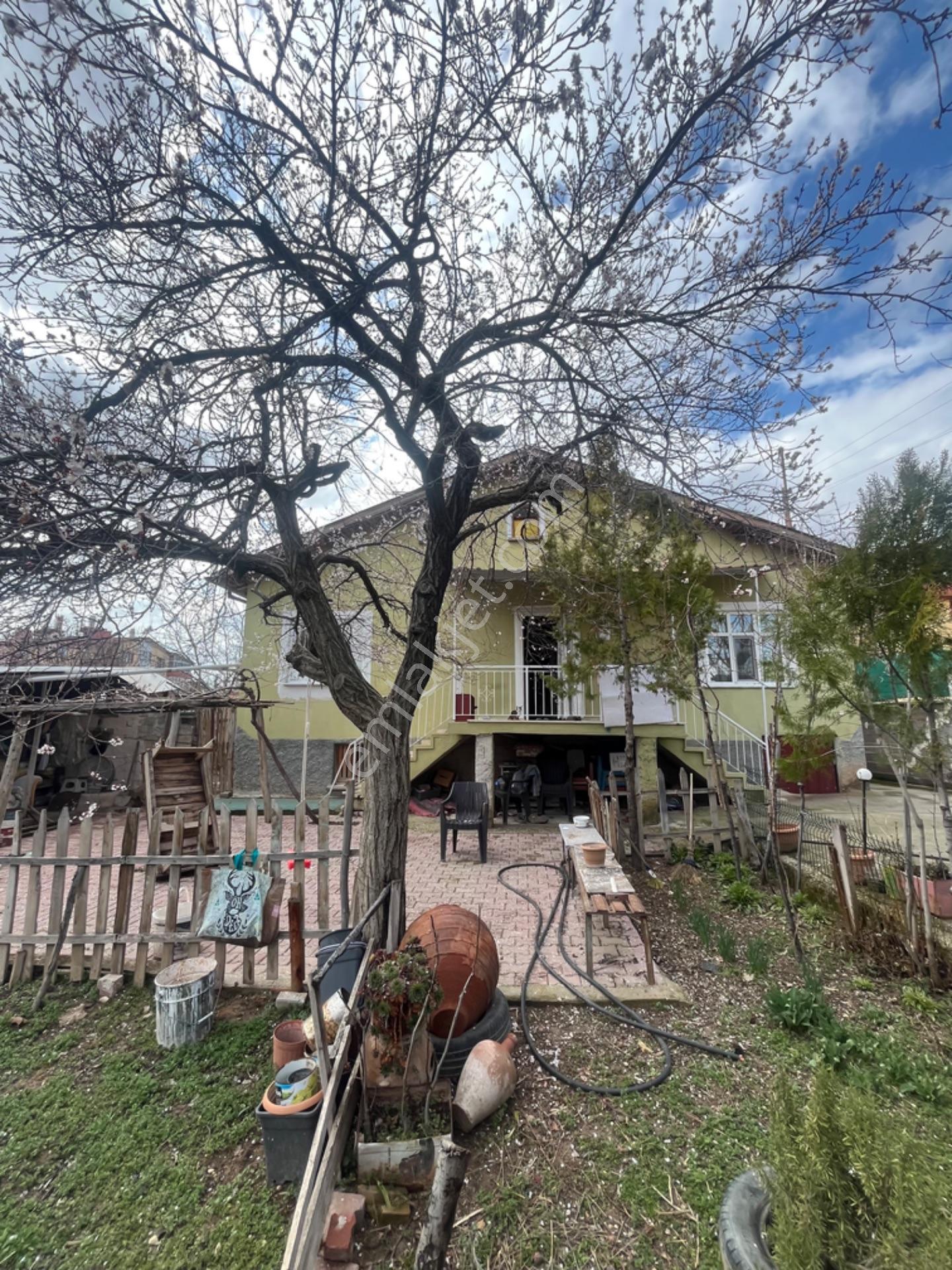 Meram'da 1011 Metre Kare Arsa İçerisinde Müstakil Ev
