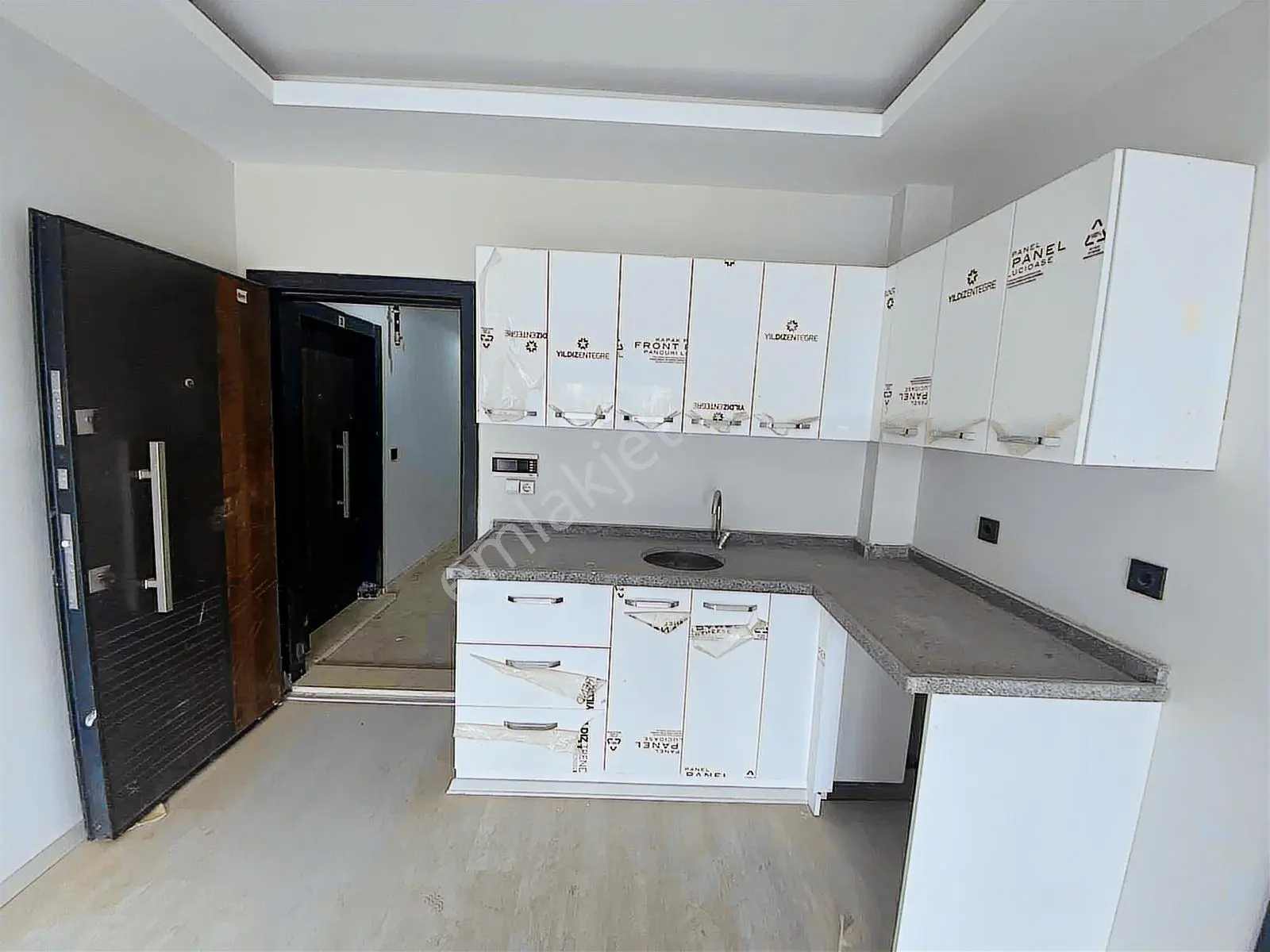 Kozan Yolu Bulvar Üzeri 2+1 Açık Mutfak Site İçi Az Katlı