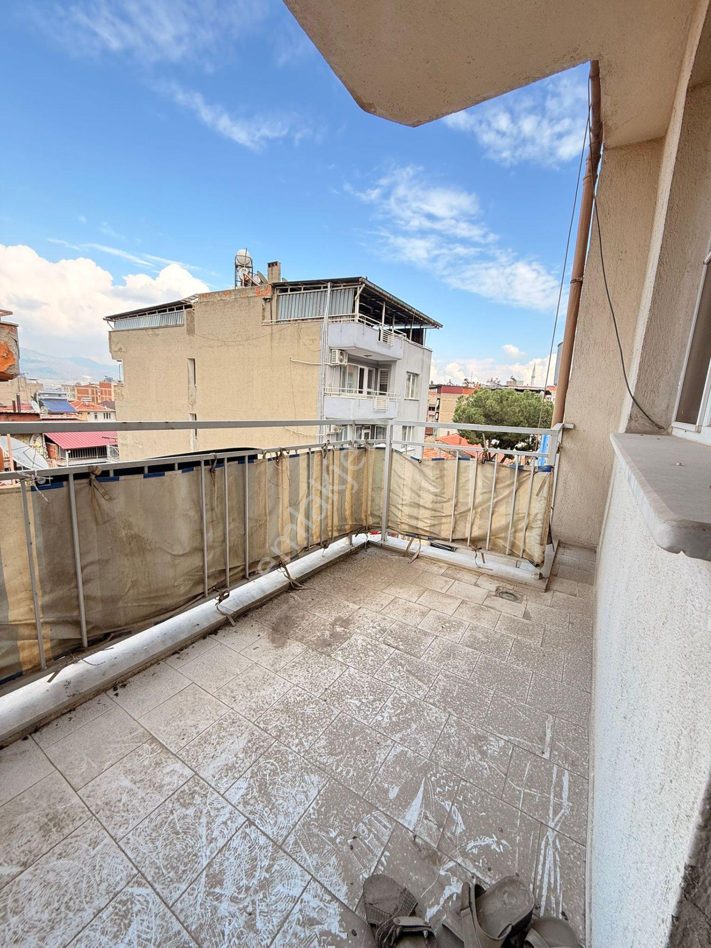 Manisa Alaşehir Alper Gayrimenkulden Cuma Pazarında Satılık 130m2 3+1 Daire - Görsel 14