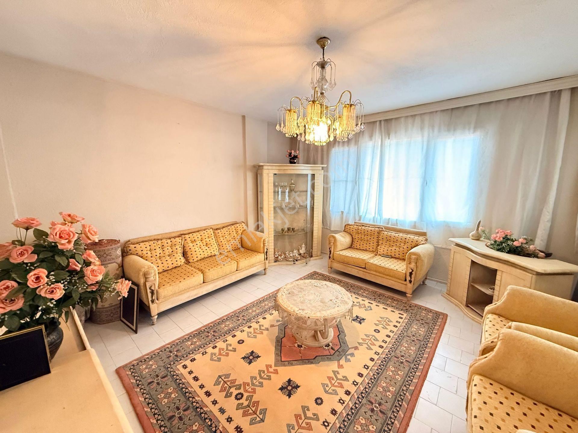 Manisa Alaşehir Alper Gayrimenkulden Cuma Pazarında Satılık 130m2 3+1 Daire