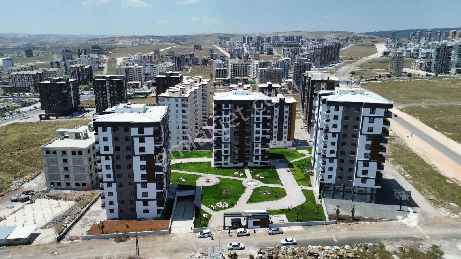 Rota'dan Mehmetçik'te Lüks Sitede Kiralık 5+1 Daire