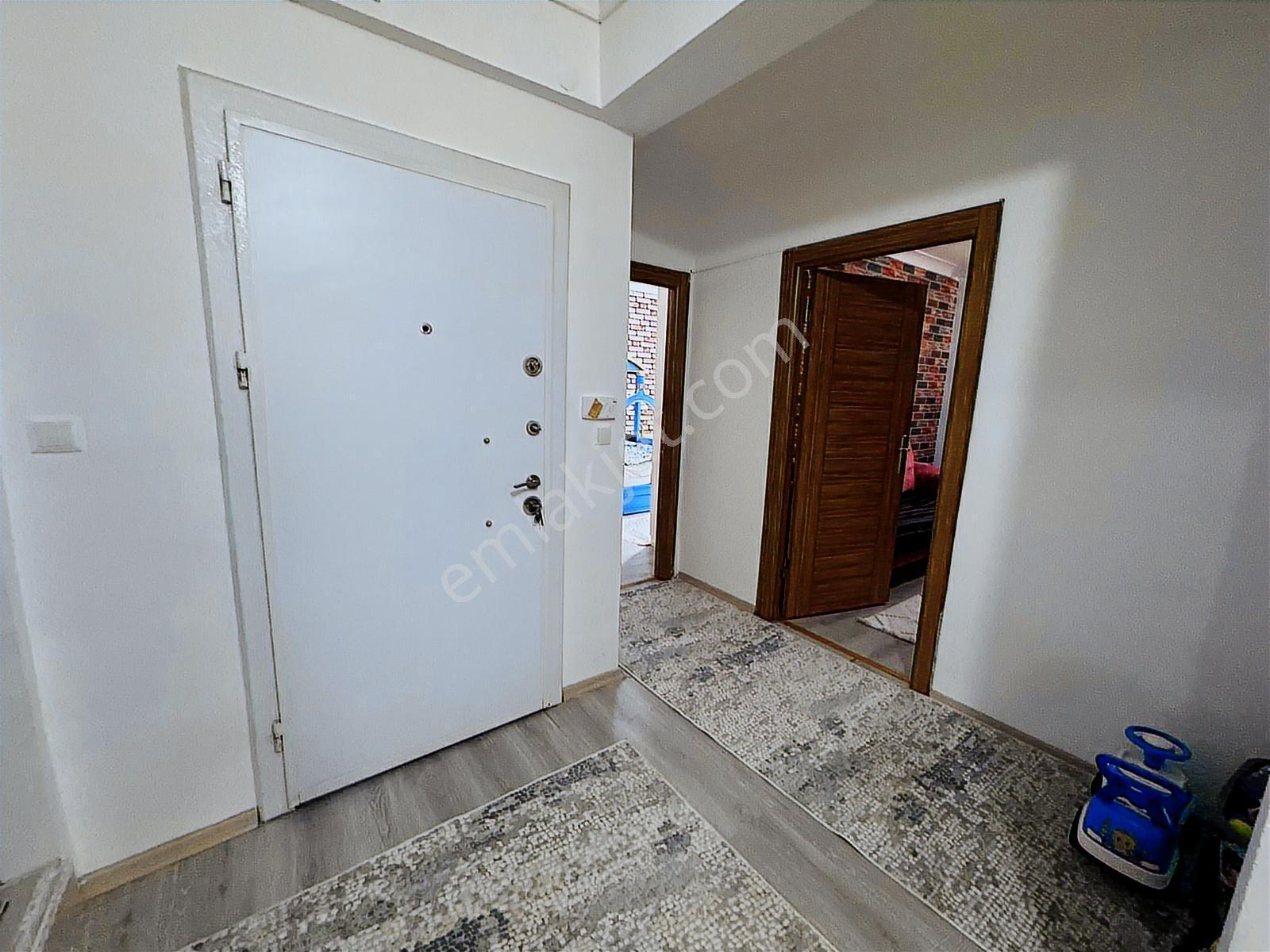 Yılmazer'den Selçuk Cad Dibi Geniş Kullanm İskanlı Masrafsız 3+1 - Görsel 3