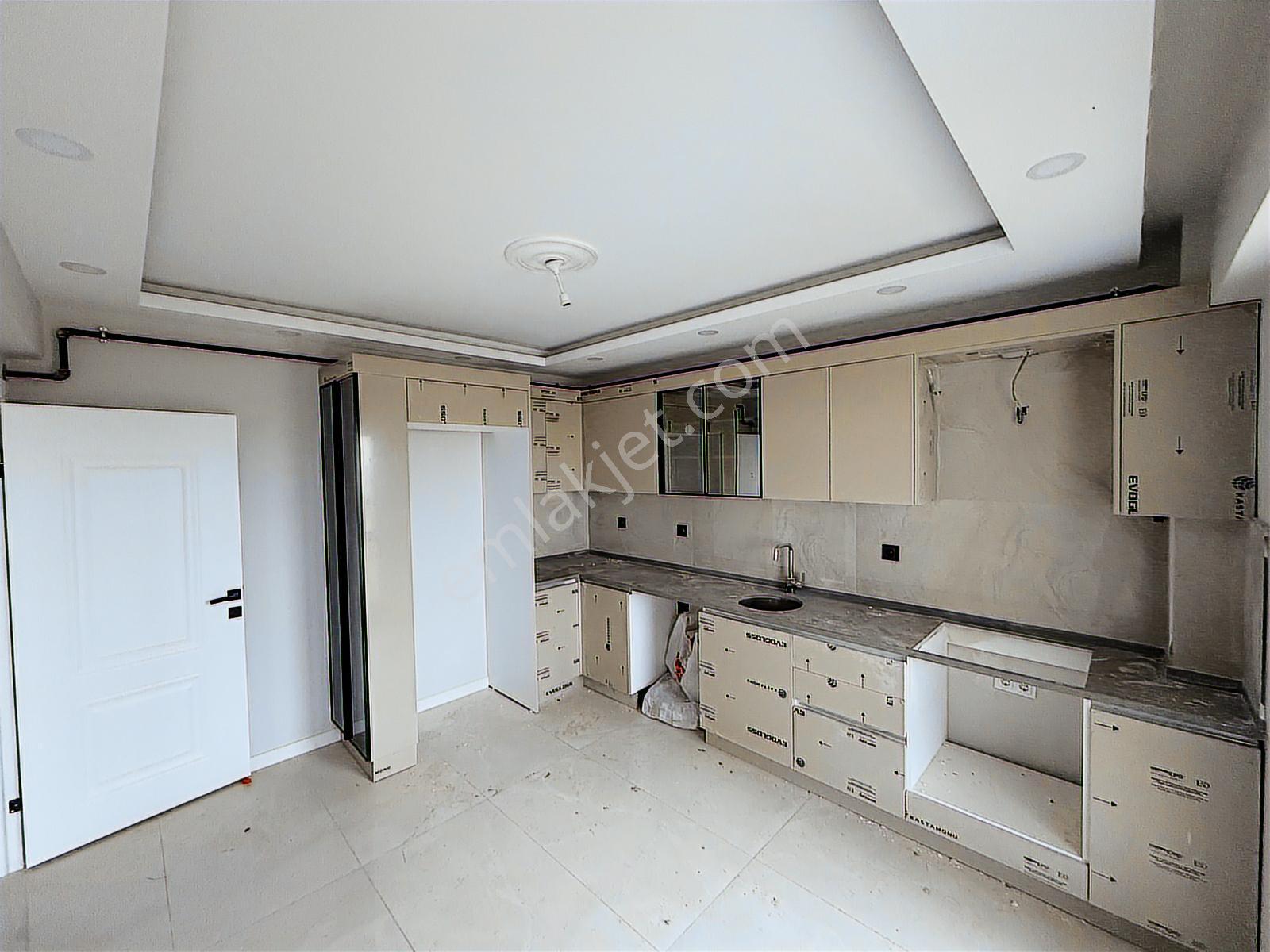Çiflikköy Bayraktepede 5+1 225m2 Deniz Manzaralı Bahçe Dublexi!!
