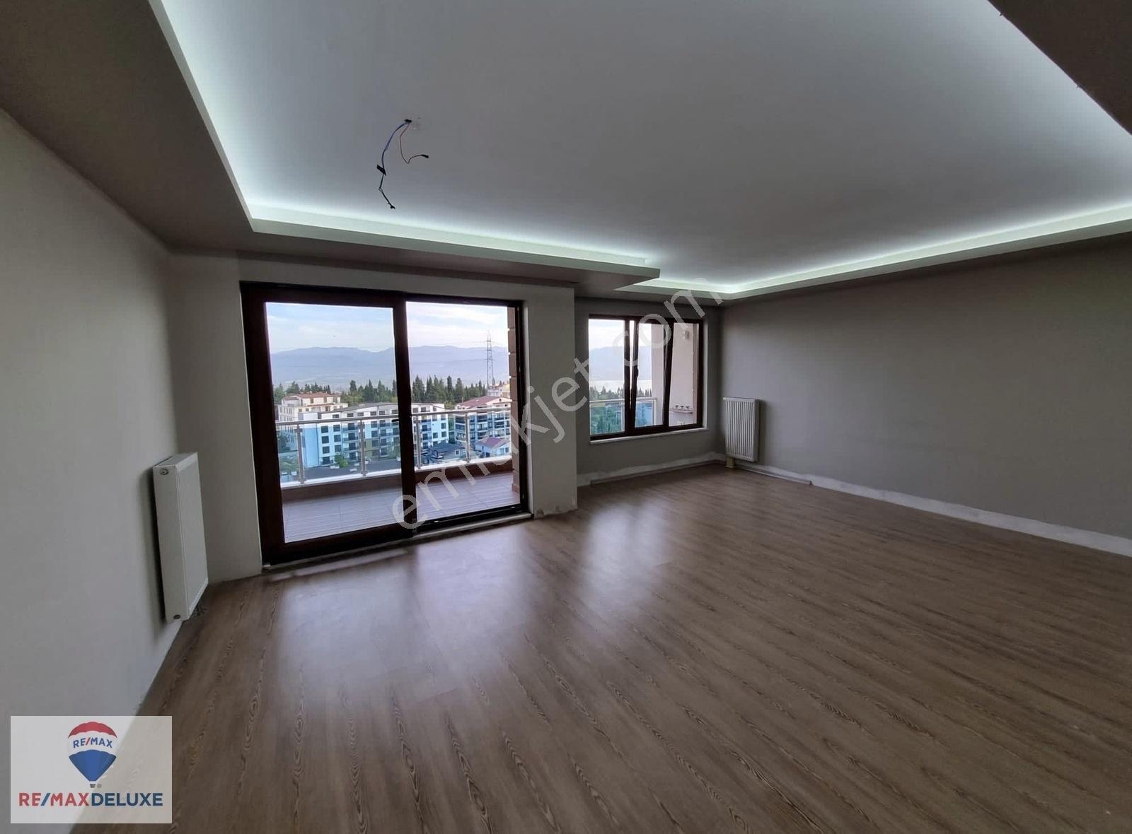 Bağçeşme Hanzade'de Kiralık Deniz Manzaralı Asansörlü Dubleks - Görsel 23