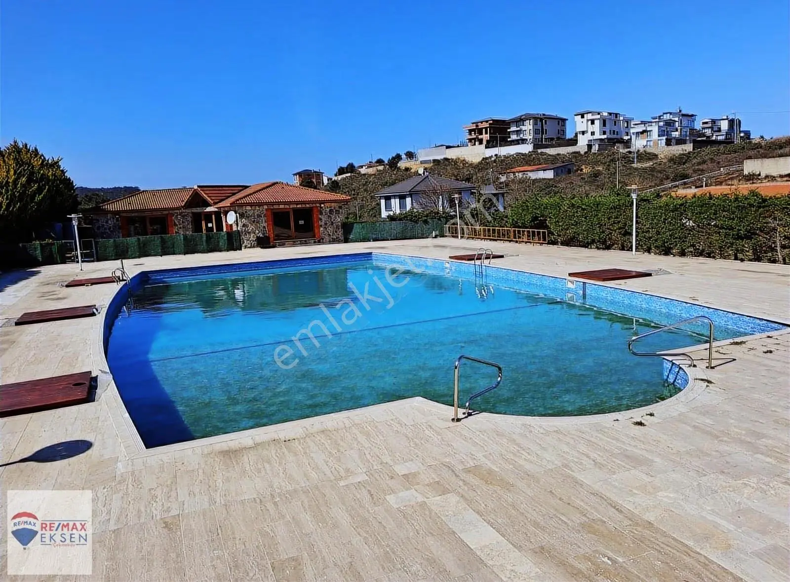 Şile Kurnaköy'de Havuzlu Site İçerisinde Kiralık Eşyalı Villa