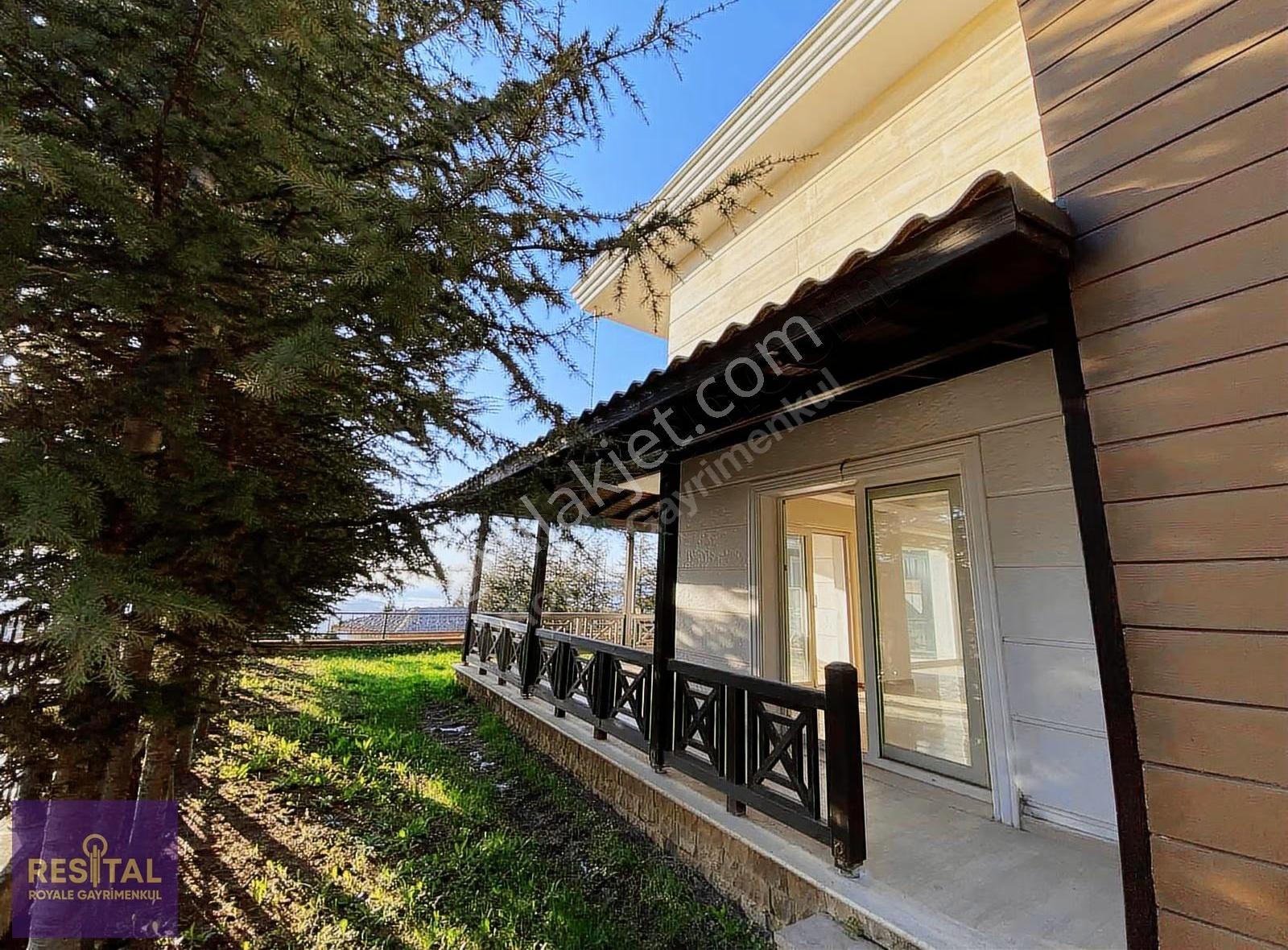 Gemlik Umurbey'de Deniz Manzaralı 5+1 Kiralık Villa