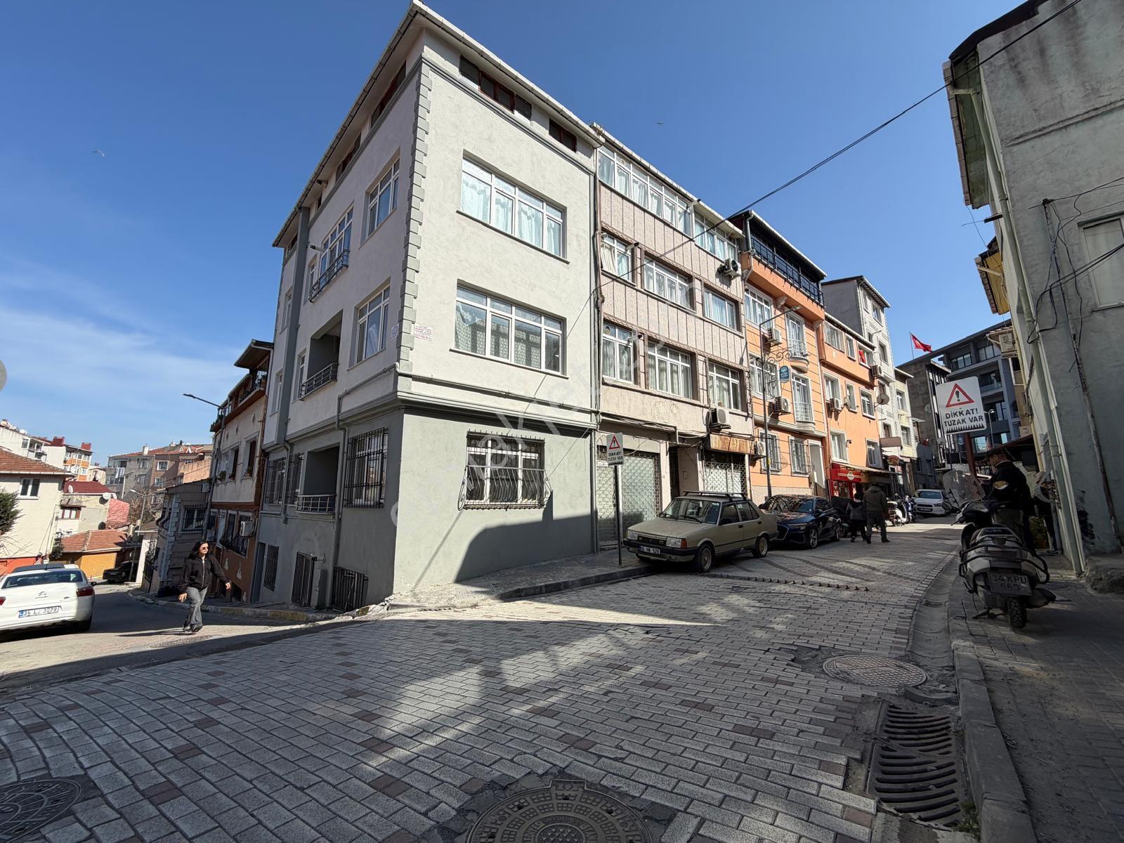 Flatofis Avm’nin Yanı Başı-mükemmel Konumda-yatırım Fırsatı Bina