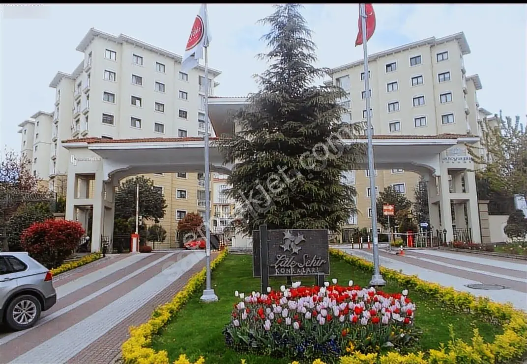 Halkalı Laleşehir Konaklarında 4+1 Satılık Daire