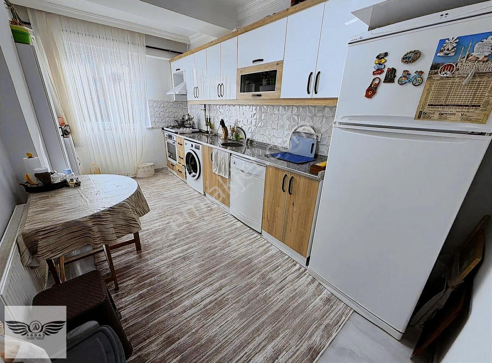 Merkezi Konumda Koşe Başı Ön Cephe 2+1 İskanlı Daire