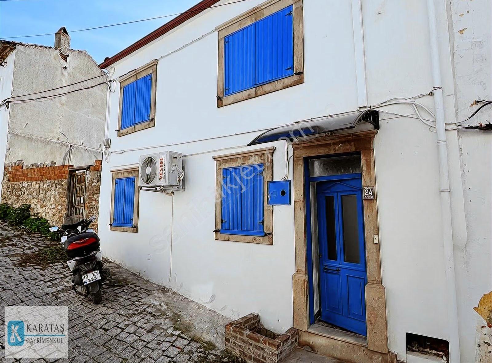 Ayvalık Merkezde Tamamen Yenlenmiş Bahçeli Ve Eşyalı Müstakl Ev - Görsel 2