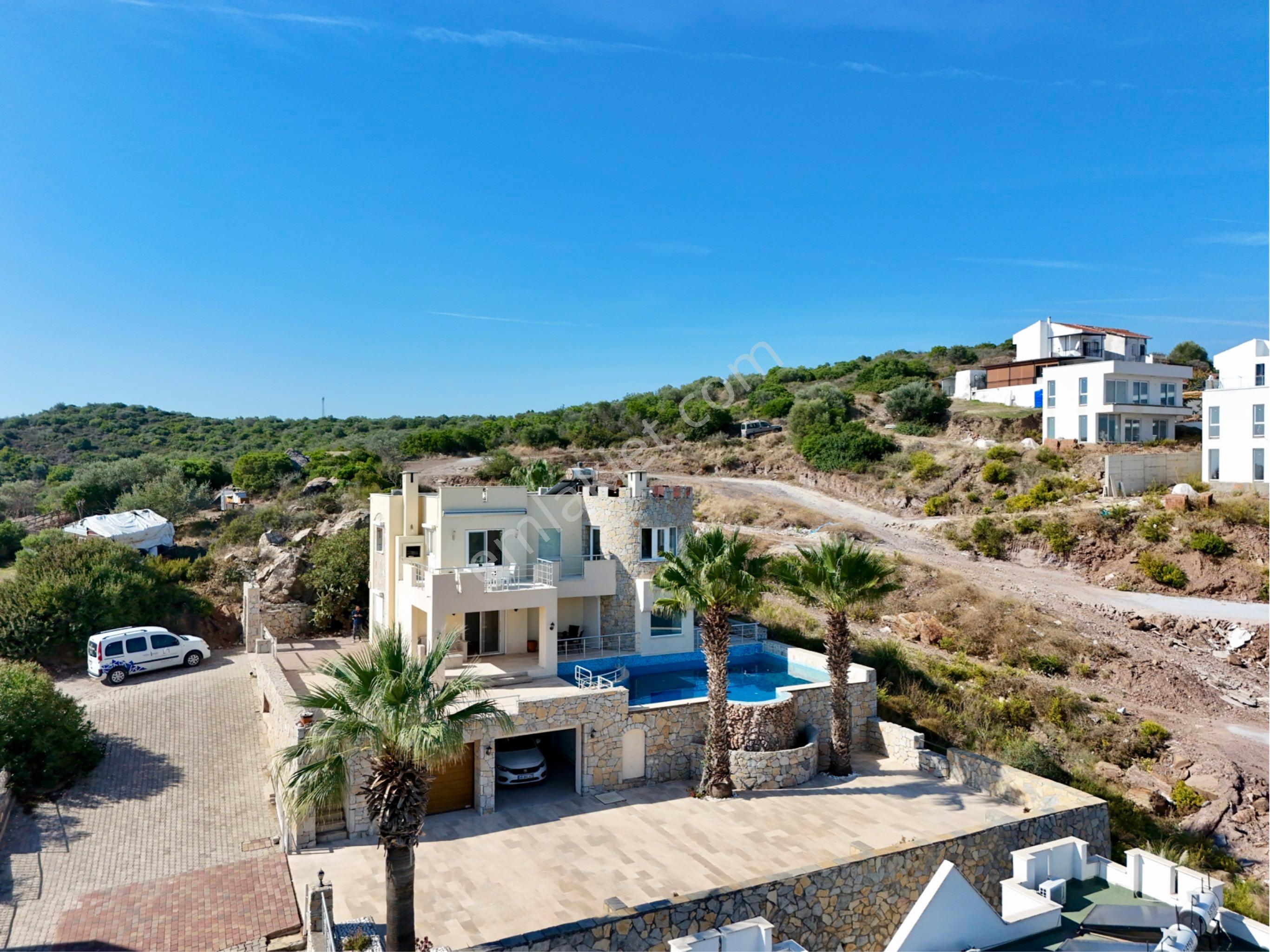 Milas Boğaziçi’nde Deniz Manzaralı Özel Havuzlu Villa